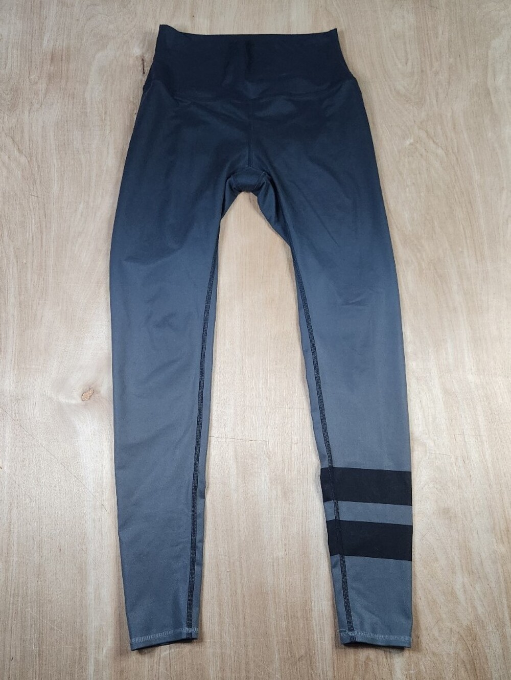 ALO Women's Black And Gray Yoga Pants Size M